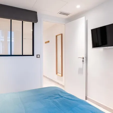 Apartment 1-br Close To The Beaches Cannes